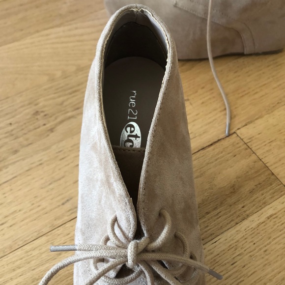 Tan suede wedges - Picture 3 of 3